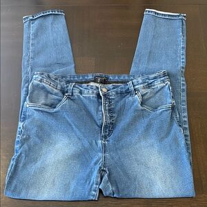 Universal Standard Women's Skinny Jeans in Medium Blue